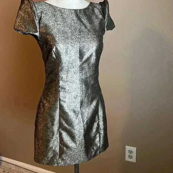 Saks Fifth 548 Chic Gold Backless V Mini Dress size 6 brand tag is cut off - Picture 6 of 11